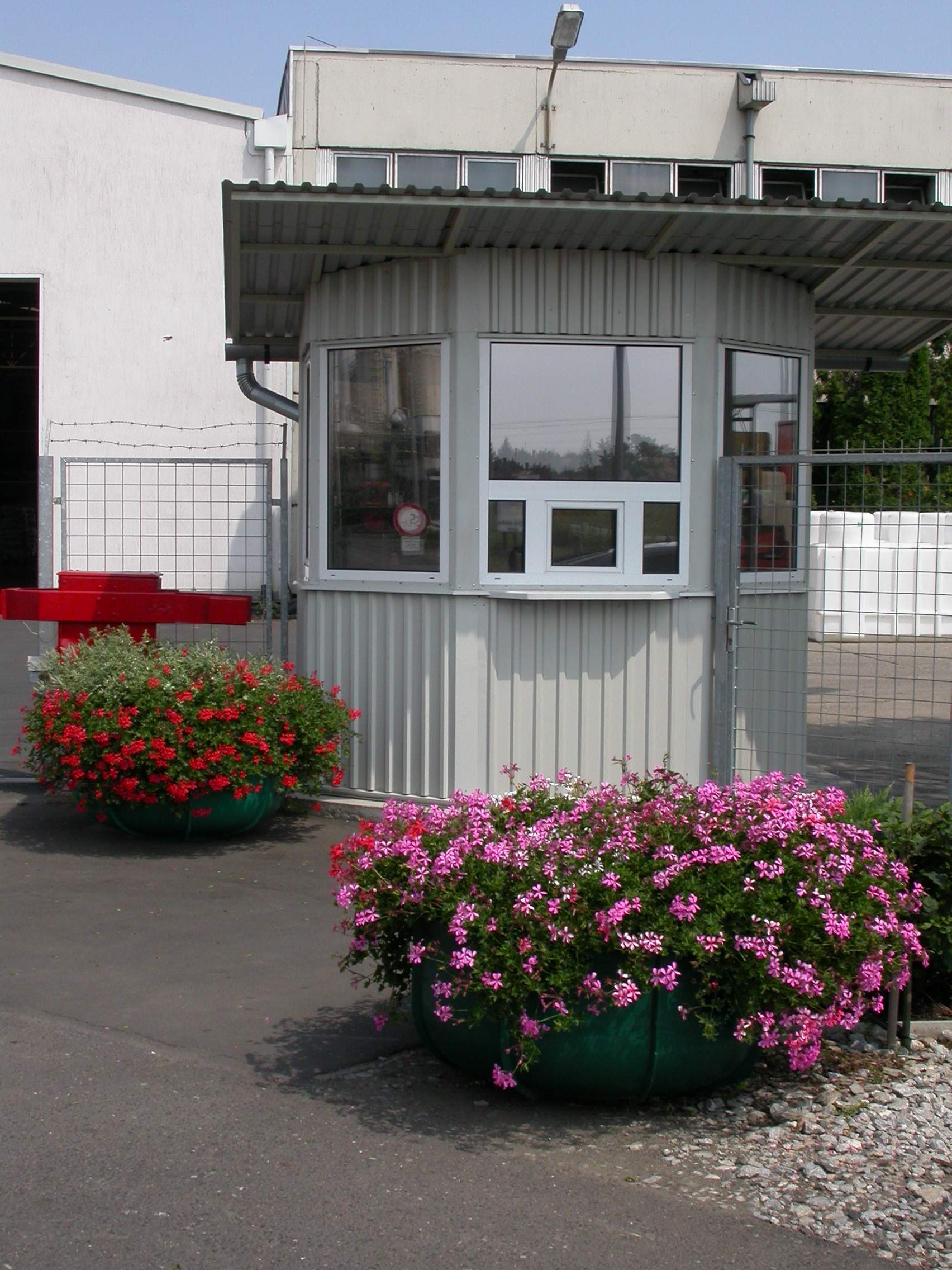 180-l-viragtarto.jpg